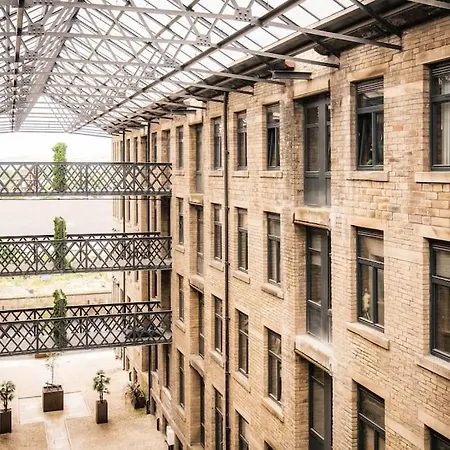 Beautiful Two Beds Designer Penthouse - Cinema Tv! * Bradford (West Yorkshire)