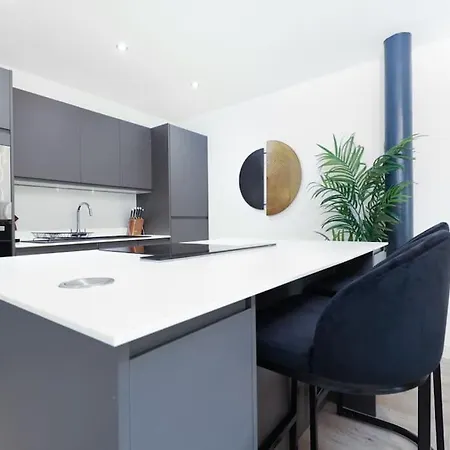 Beautiful Two Beds Designer Penthouse - Cinema Tv! * Bradford (West Yorkshire)