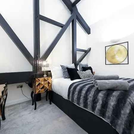 Apartment Beautiful Two Beds Designer Penthouse - Cinema Tv!
